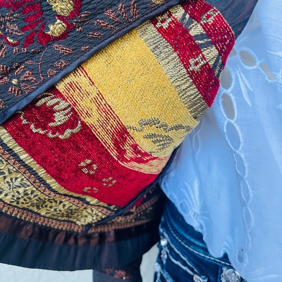 The Travel Collection Embroidery Flowers Jacket - Picture 6 of 9
